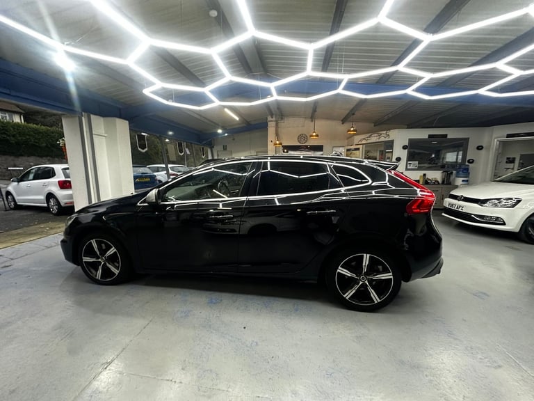 VOLVO V40 2.0 R-Design D3 2017