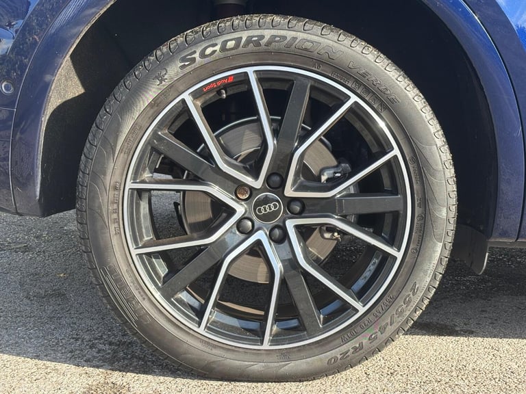 AUDI Q5 2.0 TDI 40 Black Edition 2024