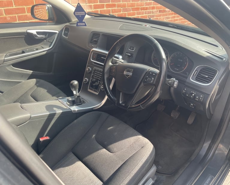 VOLVO V60 2.0 ESTATE 2013 only 1 Previous Owner