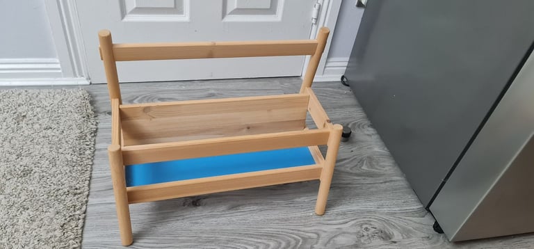 IKEA FLISAT book display