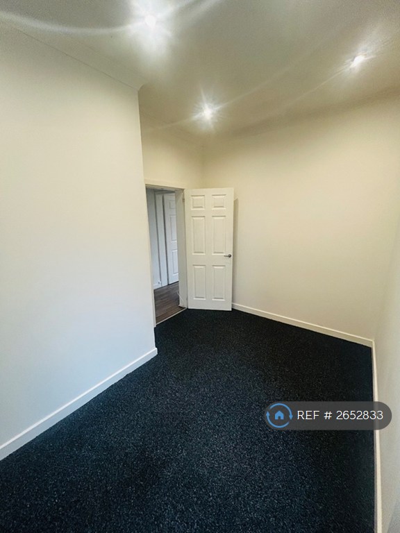1 bedroom flat in Luggiebank Road, Kirkintilloch, Glasgow, G66 (1 bed) (#2652833)