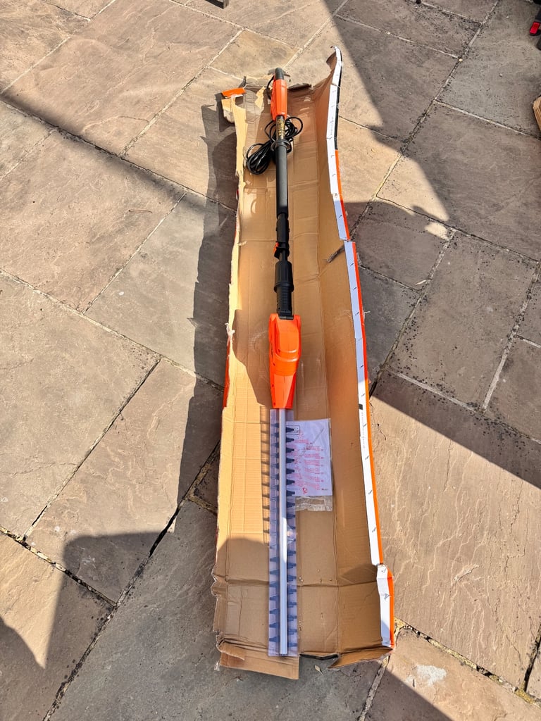 Black & Decker  PH5551 51cm 550W Electric Pole Hedge Trimmer