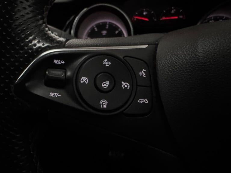 2017 Vauxhall Insignia 2.0 Turbo D SRi Vx-line Nav 5dr HATCHBACK DIESEL Manual