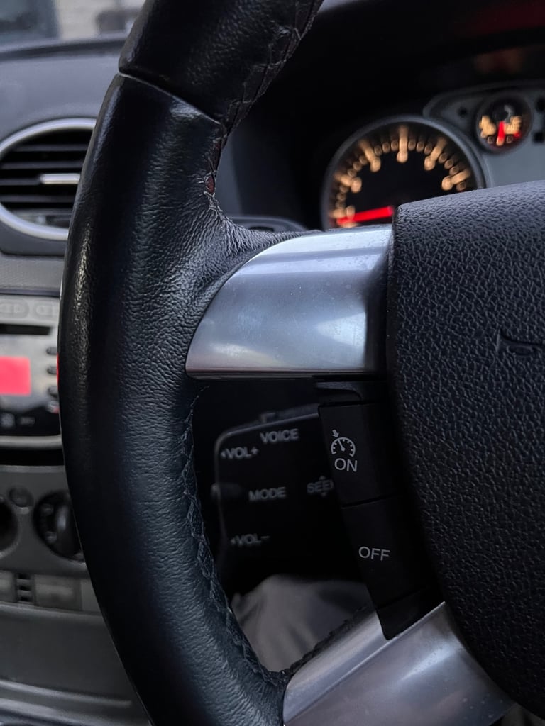 2010 Ford Focus 1.6 Titanium 5dr HATCHBACK Petrol Manual