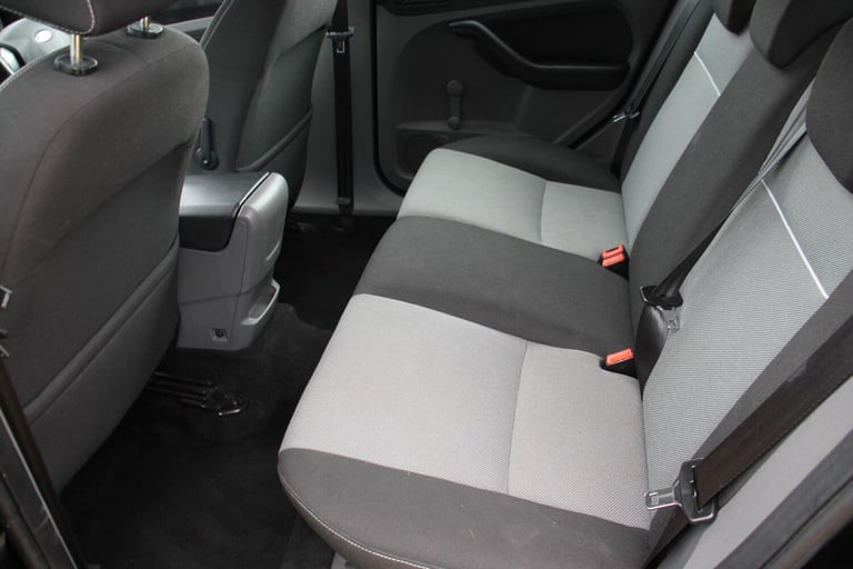 2011 Ford Focus 1.6 Zetec 5dr HATCHBACK PETROL Manual