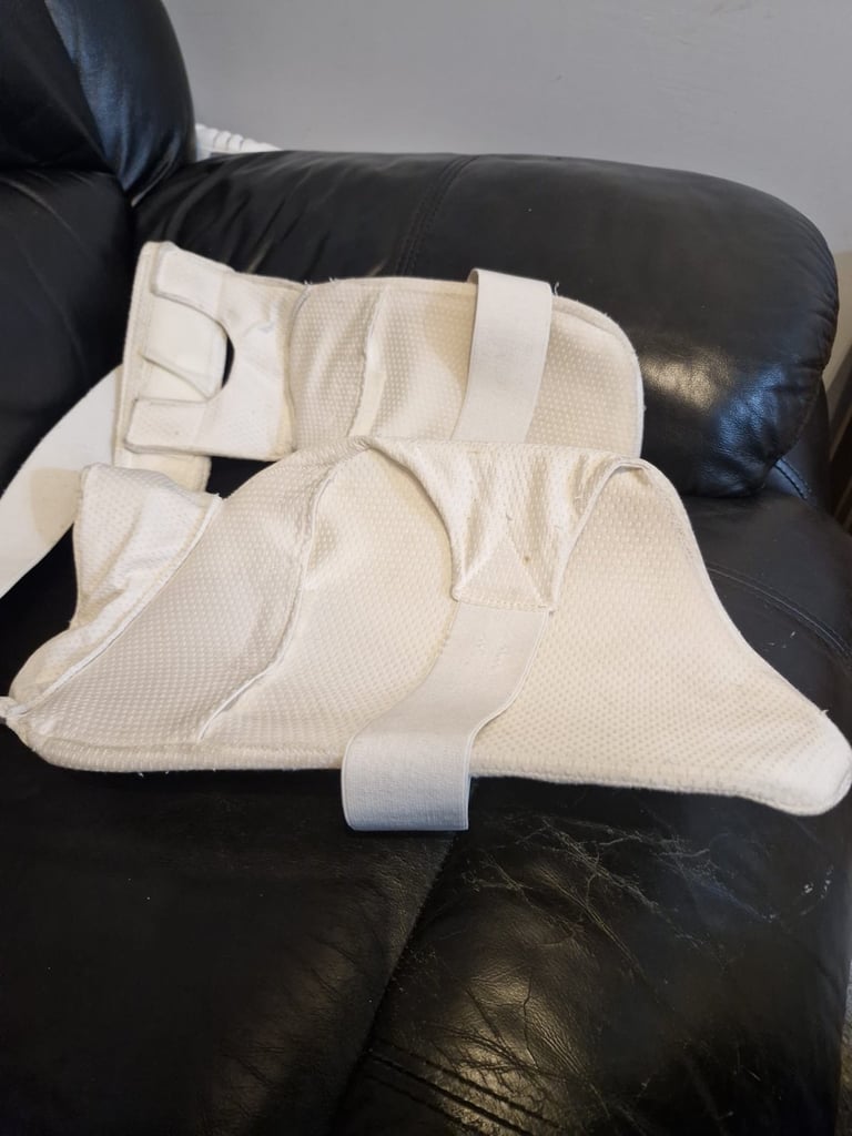 Adidas Pro Quality cricket batting gear pads gloves and thighpad in excellent condition