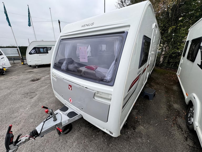 LUNAR VENUS 570/4 2017 MODEL 4 BERTH FIXED ISLAND BED TOURING CARAVAN