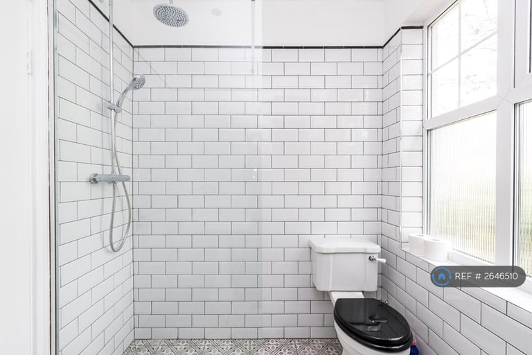 2 bedroom flat in Effra Road, London, SW2 (2 bed) (#2646510)