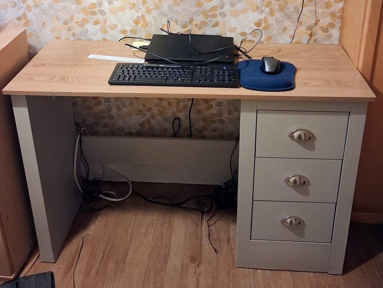 Office desk 