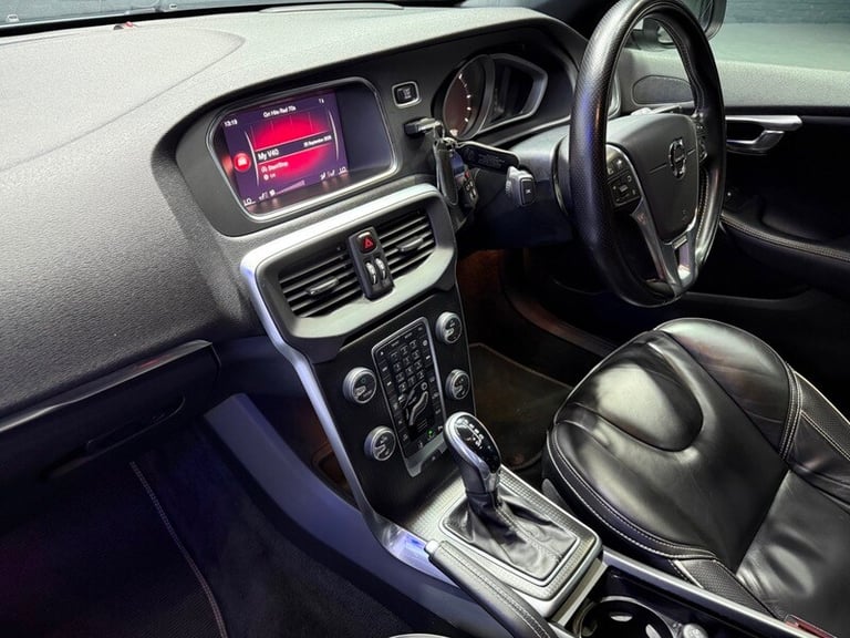 Volvo V40 D3 R-DESIGN PRO