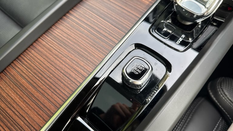 2022 Volvo XC60 2.0 B5P Ultimate Dark 5dr AWD Geartronic Petrol Estate Estate Petrol Automatic