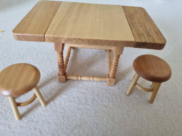Dolls house furniture. 