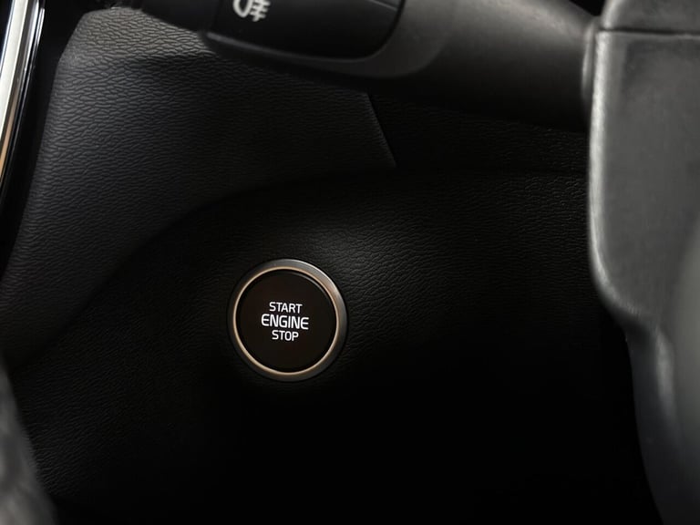 2021 Volvo XC40 1.5h T5 Twin Engine Recharge 10.7kWh R-Design Auto Euro 6 (s/s) 5dr ESTATE PETROL...