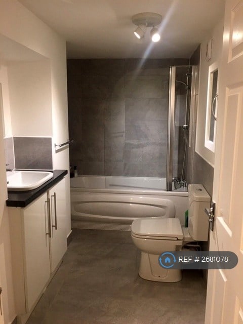 1 bedroom flat in Didsbury, Manchester, M20 (1 bed) (#2681078)