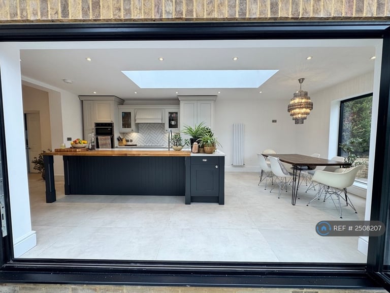 6 bedroom house in Upper Chapel Street, Halstead, CO9 (6 bed) (#2508207)