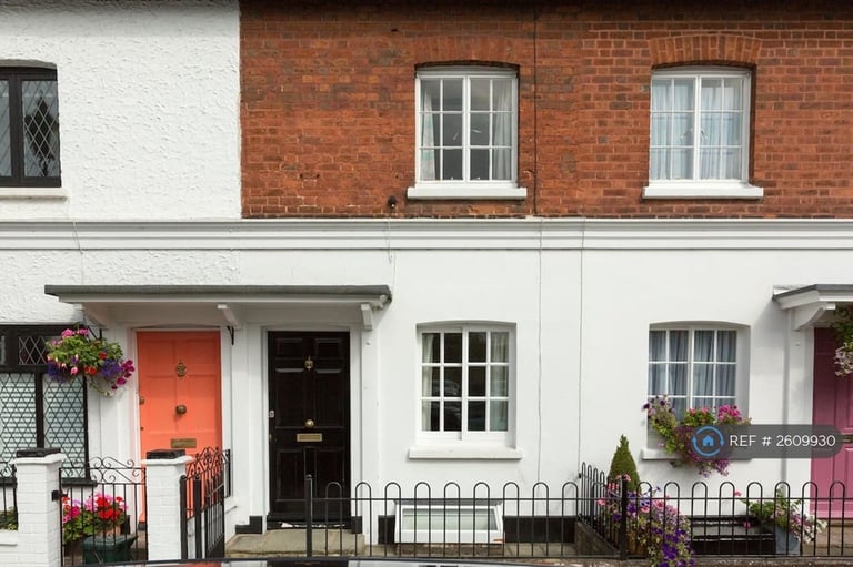 3 bedroom house in Reading Road, Henley-On-Thames, RG9 (3 bed) (#2609930)