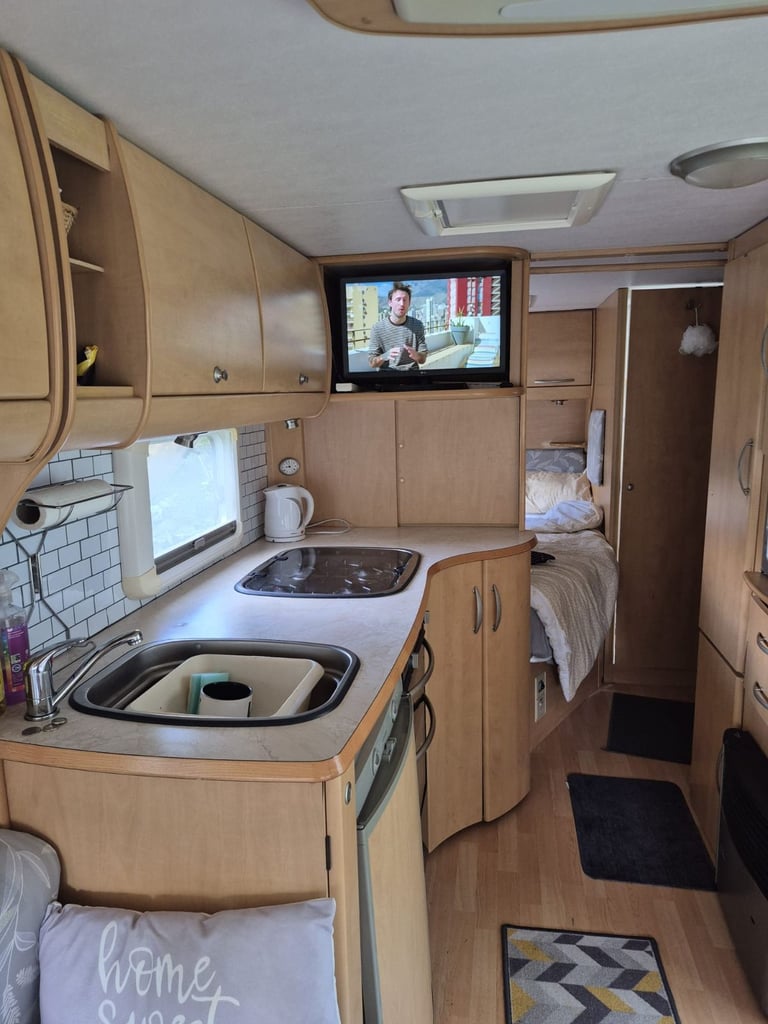 2006 bailey senator for sale fixed bed 
