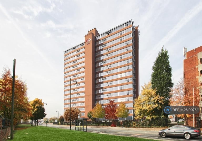 3 bedroom flat in West Point, Manchester, M16 (3 bed) (#2619076)