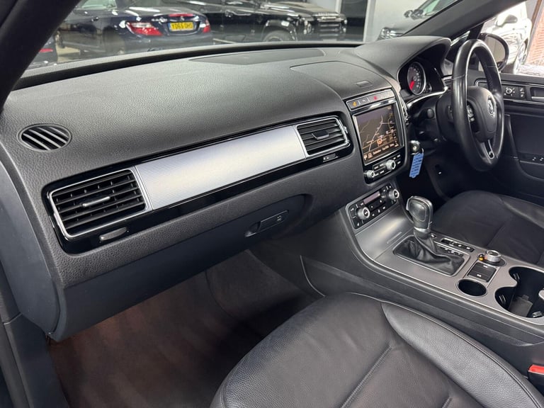 2015 Volkswagen Touareg 3.0 TDI V6 BlueMotion Tech R-Line Tiptronic 4WD Euro 6 (s/s) 5dr ESTATE D...