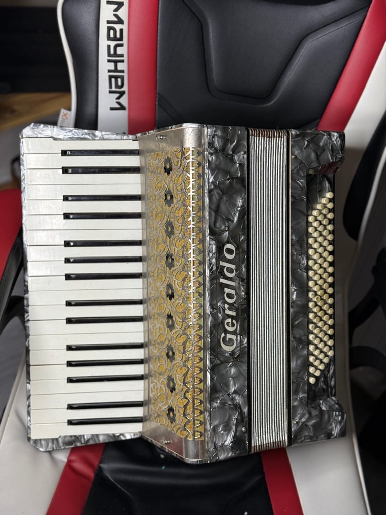 image for Geraldo 80 bass accordion 