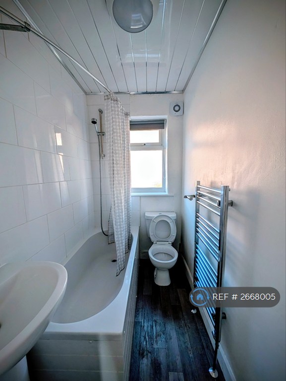 2 bedroom house in Manor Avenue, Leeds, LS6 (2 bed) (#2668005)