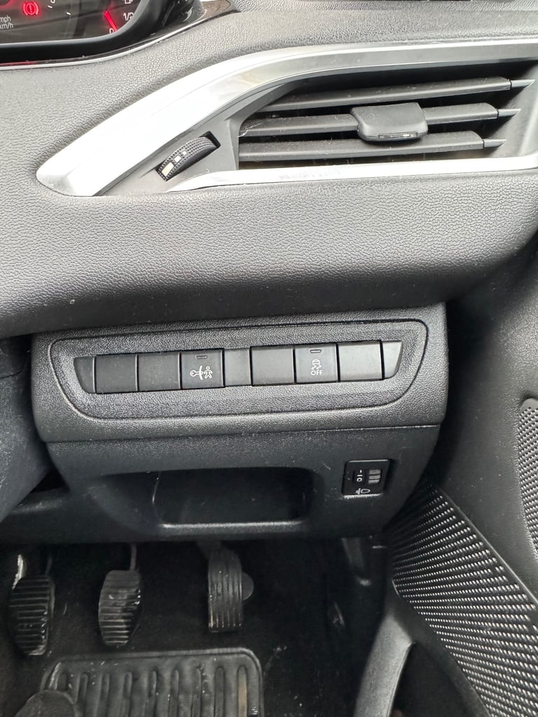 Peugeot, 208, Hatchback, 2013, Manual, 1398 (cc), 5 doors