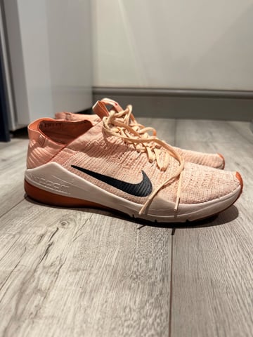 Nike Air Zoom Fearless Flyknit in Echo Pink EU 41 UK in