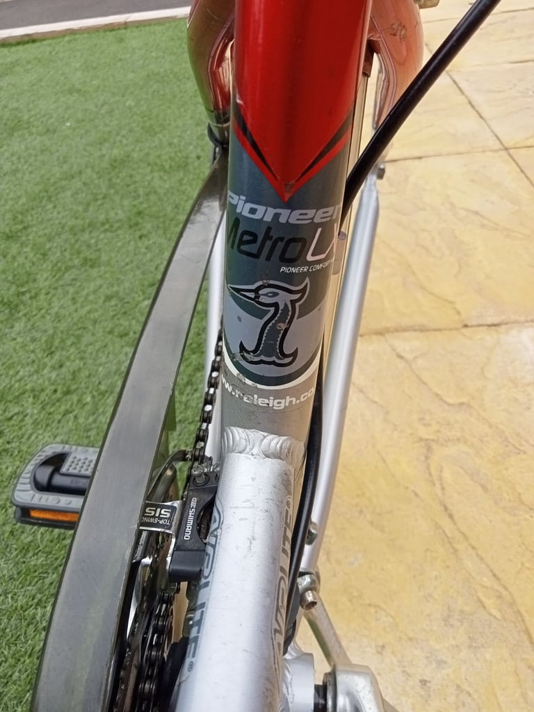 Ladies Raleigh Pioneer Airlite City Bike.