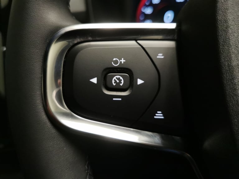 2022 Volvo XC40 1.5 T3 R-Design SUV 5dr Petrol Auto Euro 6 (s/s) (163 ps) - BLUETOOTH - HAL Suv P...