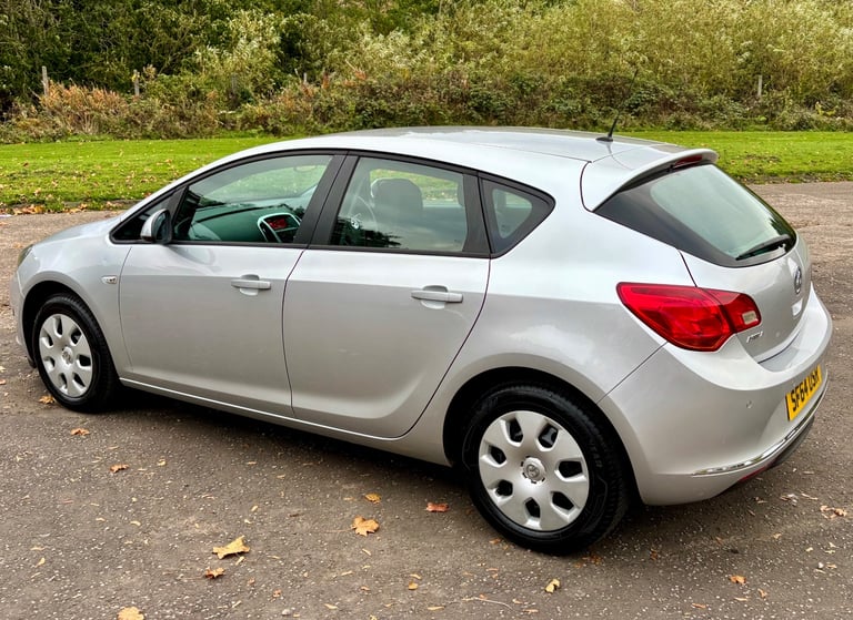 2014 Vauxhall Astra 1.3 Diesel Mot October 2026 Full Service History £20 Road Tax 