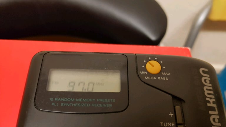 Sony walkman SRF-M45 FM/AM Mega Bass Portabl Radio 