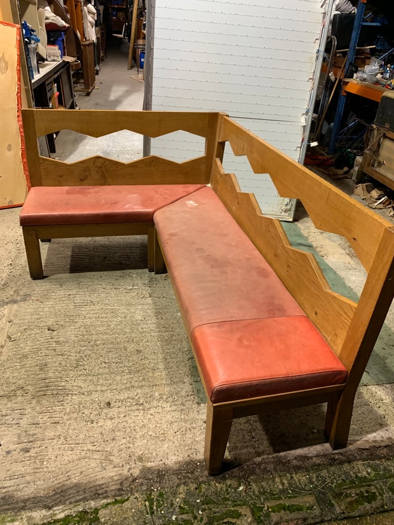 Corner clearance pub bench