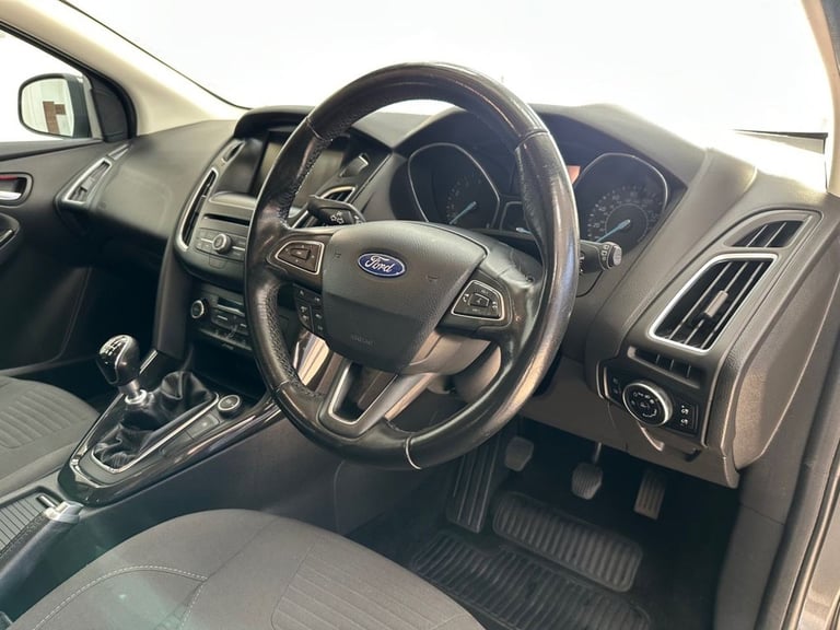 2015 Ford Focus 1.0 EcoBoost 125 Titanium 5dr HATCHBACK PETROL Manual