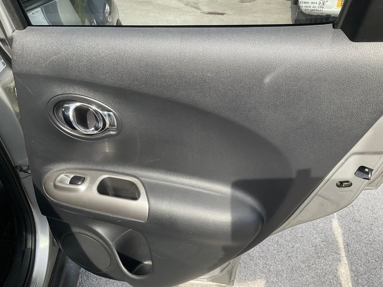 2011 Renault Laguna 2.0 dCi 150 Dynamique TomTom 5dr HATCHBACK Diesel Manual