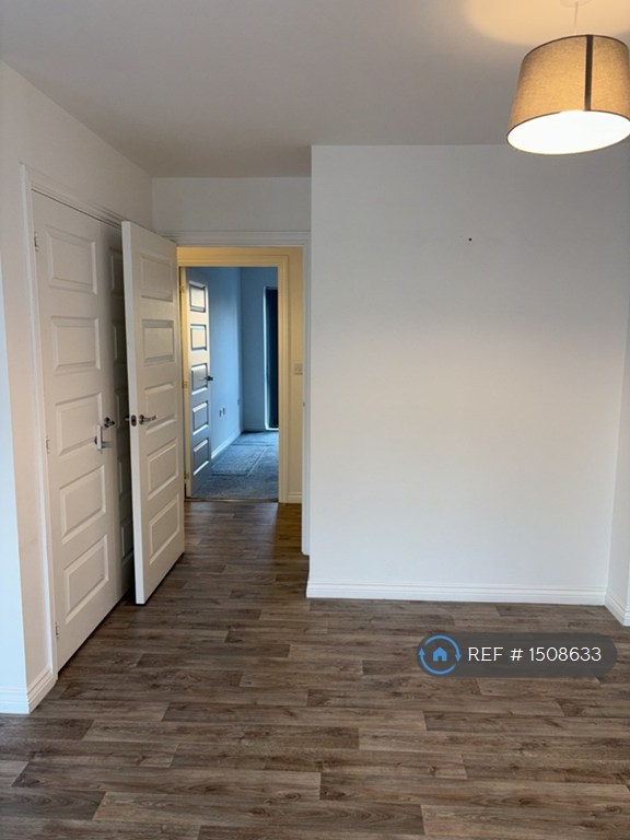 2 bedroom flat in Albarn Court, Colchester, CO2 (2 bed) (#1508633)