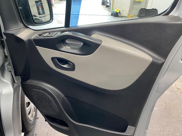 2018 Renault Trafic 1.6 dCi 27 Business+ SWB Standard Roof Euro 6 5dr PANEL VAN Diesel Manual