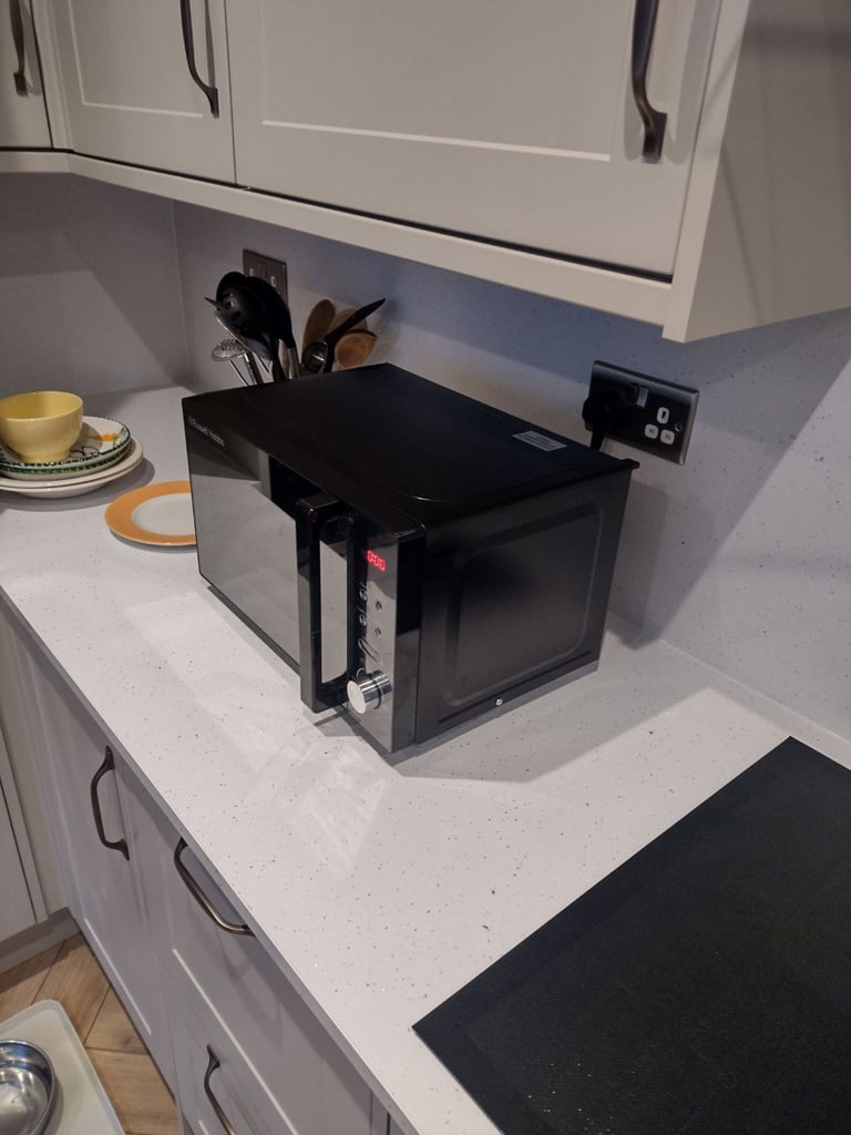 Russell Hobbs microwave black