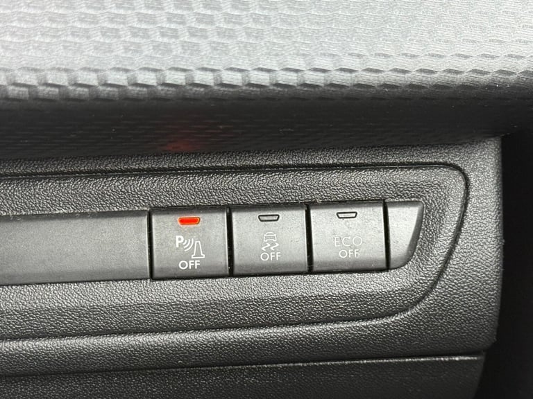 2016 Peugeot 208 1.2 PureTech Allure Euro 6 (s/s) 3dr HATCHBACK Petrol Manual