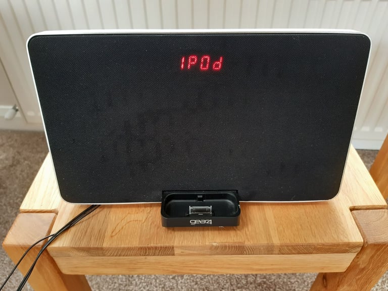 GEAR 4 iPod Dock and Radio 
