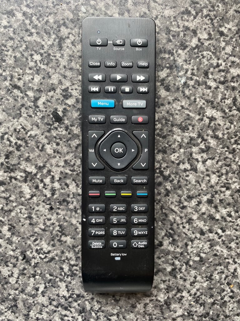 Flatscreen television/DVD player with wall bracket & remote control 