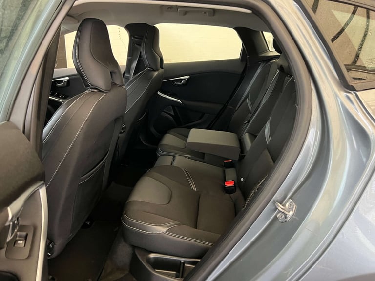 2018 Volvo V40 D3 [4 Cyl 150] Momentum Nav Plus 5dr Geartronic HATCHBACK DIESEL Automatic