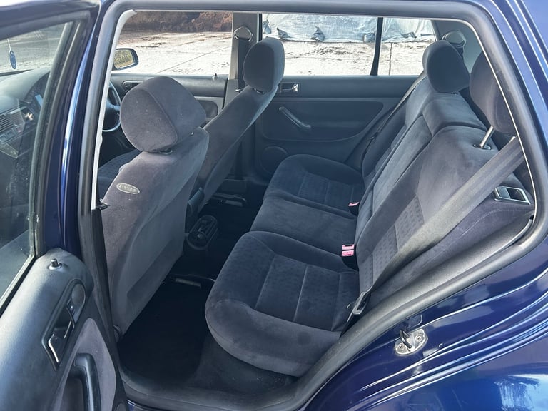 Volkswagen Golf with cruise control, ULEZ compliant, long MOT, great service history! - Image 9