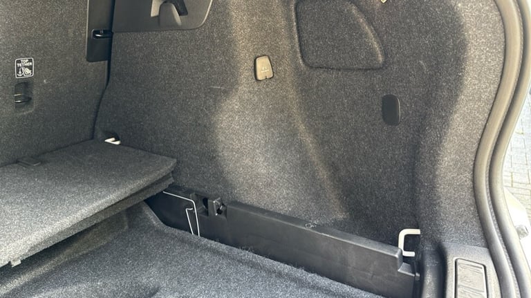 2025 Volvo XC40 Ultra, B4 Mild hybrid, Petrol, Dark Estate Petrol Automatic