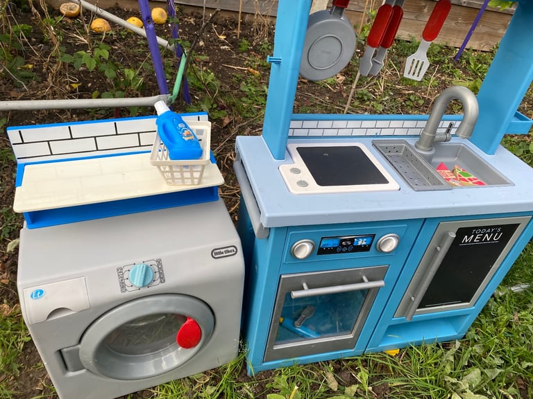 Play kitchen and washing machine