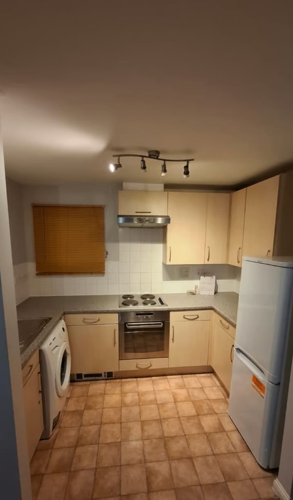 Modern 1-Bedroom Flat | Furnished | Lift Access | Parking | Bergenia House, Feltham - TW13