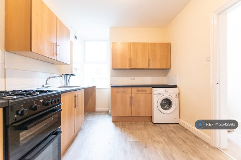 2 bedroom flat in Bath Road, Buxton, SK17 (2 bed) (#2642993)