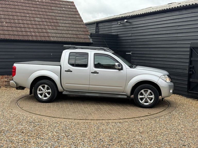 2012 Nissan Navara Double Cab Pick Up Tekna 2.5dCi 190 4WD PICK UP DIESEL Manual