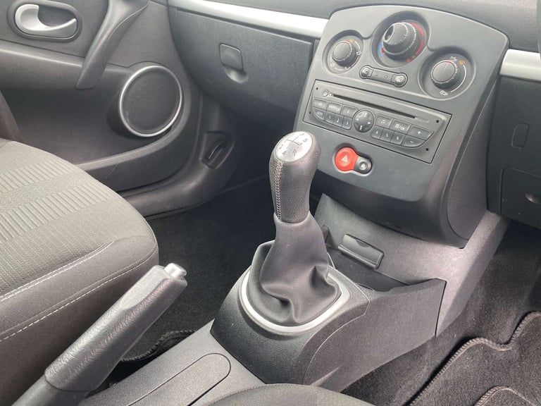 2010 Renault Clio 1.1 Clio Dynamique TomTom 16V 3dr Hatchback Petrol Manual