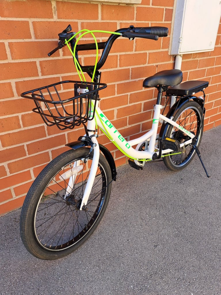 Ladies or kids small shopper bike brilliant condition ideal for birthday present 