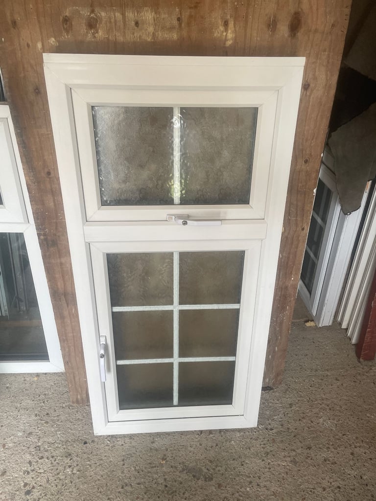 H 131/133 x W 64 cm -  BEAUTIFUL GEORGIAN UPVC DOUBLE GLAZED WINDOW - OBSCURE GLASS (REF: SJ445)